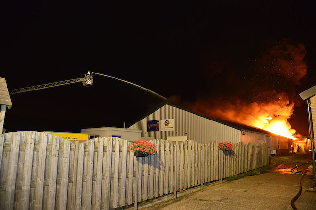 2017/156/20170802-04u32 GB 013 Zeer grote brand Schipholweg.jpg